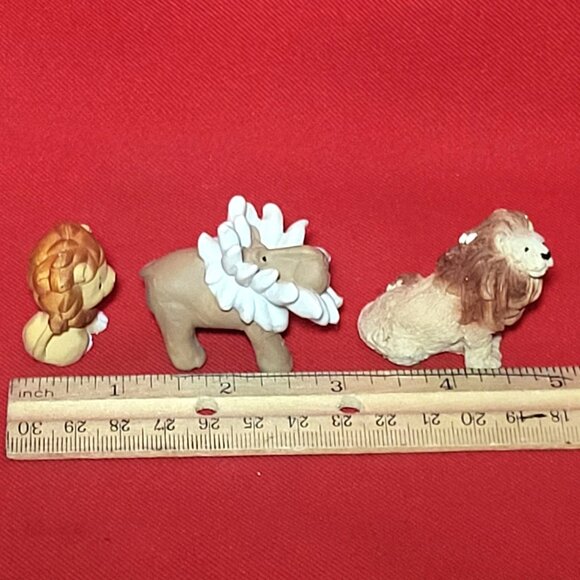 Three Miniature Lion Figurines - Picture 9 of 10